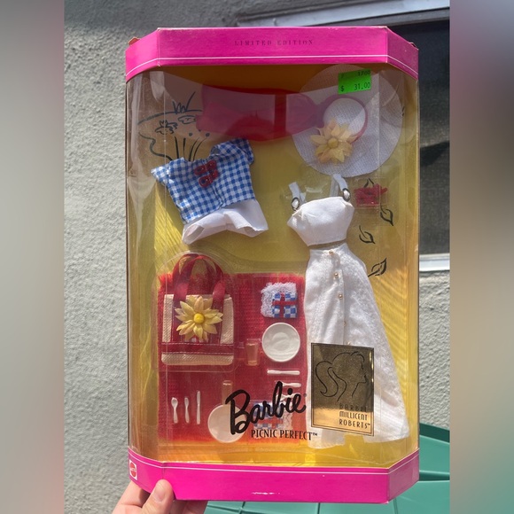 Vintage Limited Edition Barbie Picnic Perfect Fashion Set